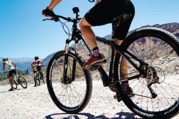Comodoro se suma a la creciente moda del uso de bicicletas y monopatines eléctricos