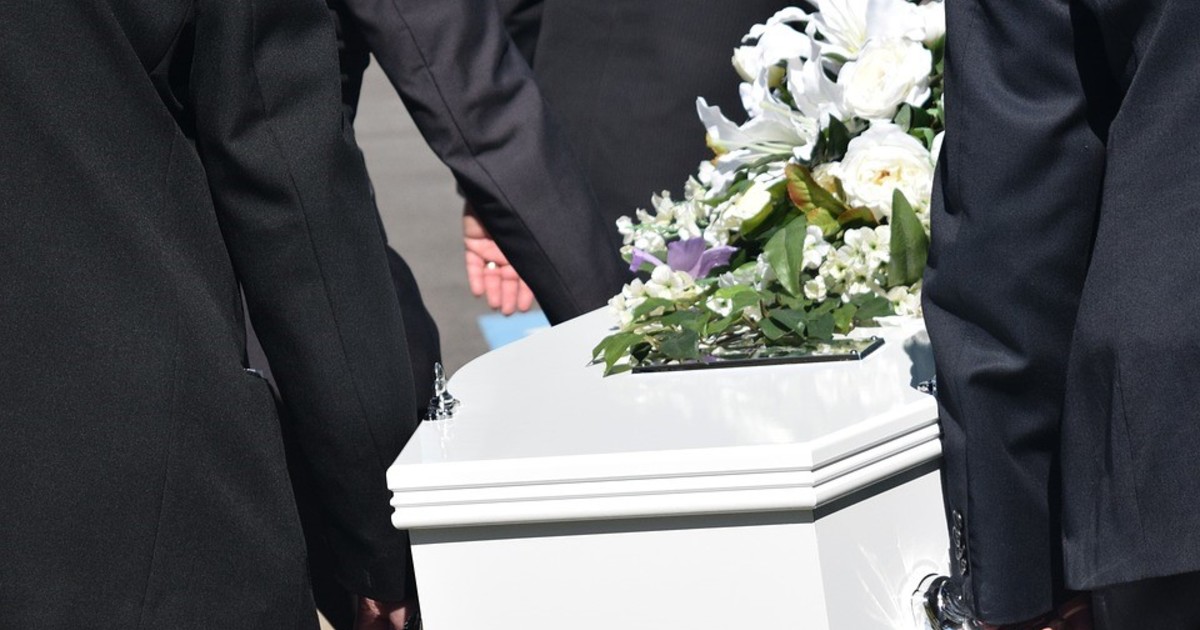 Fue al funeral de su hermana, le dieron las cenizas y siete meses después descubrió que está viva