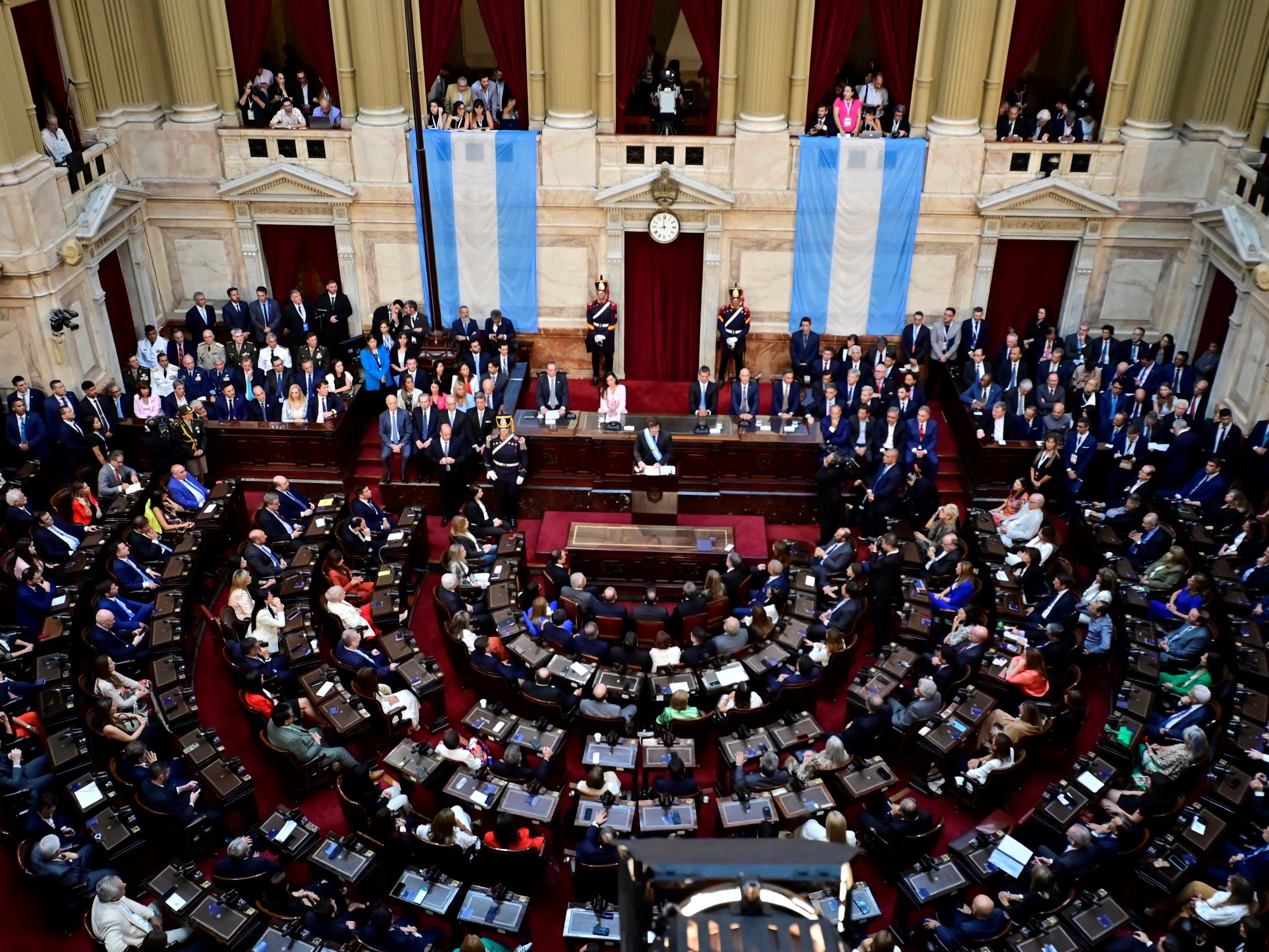 Diputados demandan revocar restricciones a la prensa en la Asamblea Legislativa.
