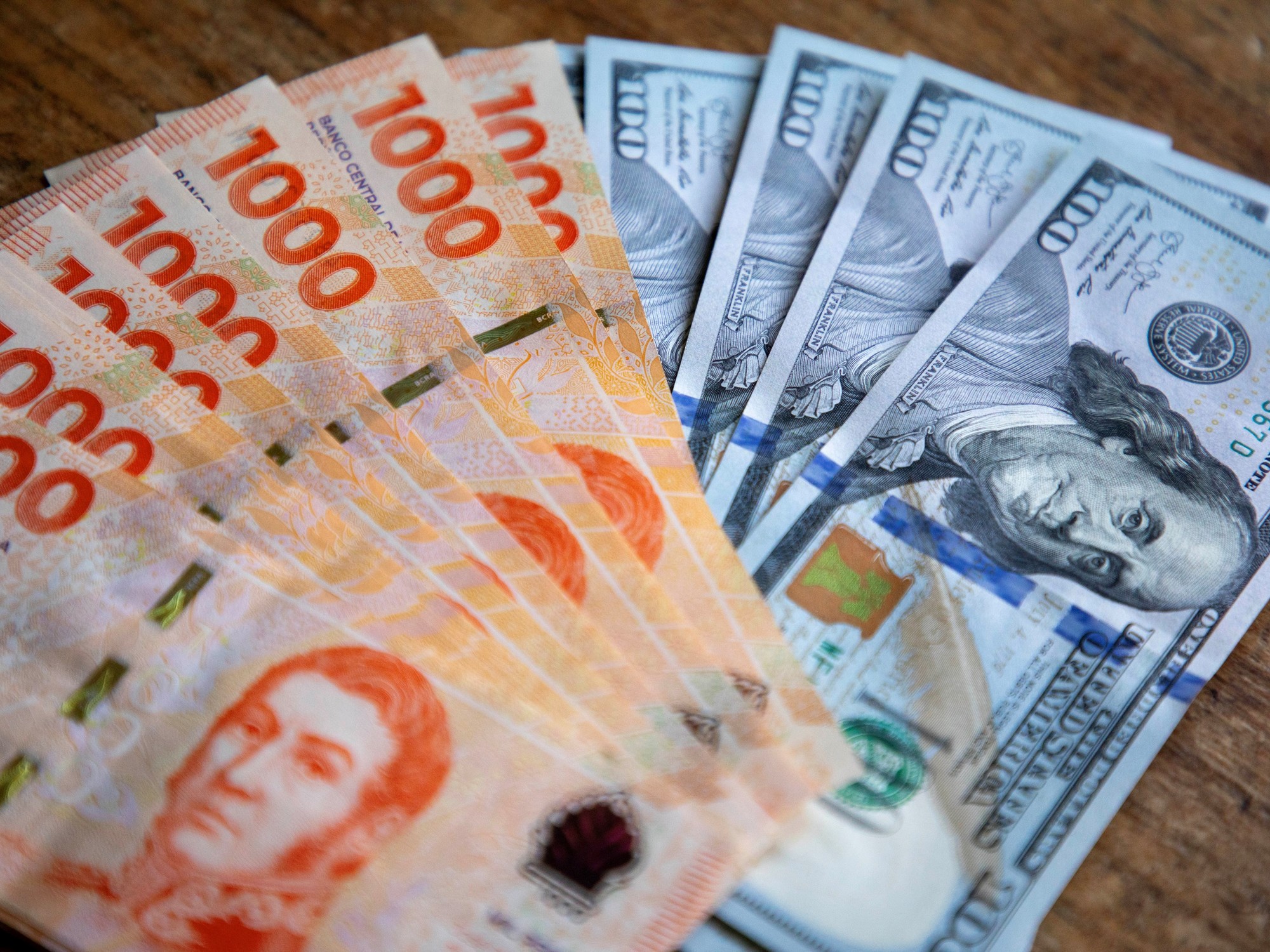 El dólar MEP superó a bonos y acciones en febrero: la inversión más rentable.
