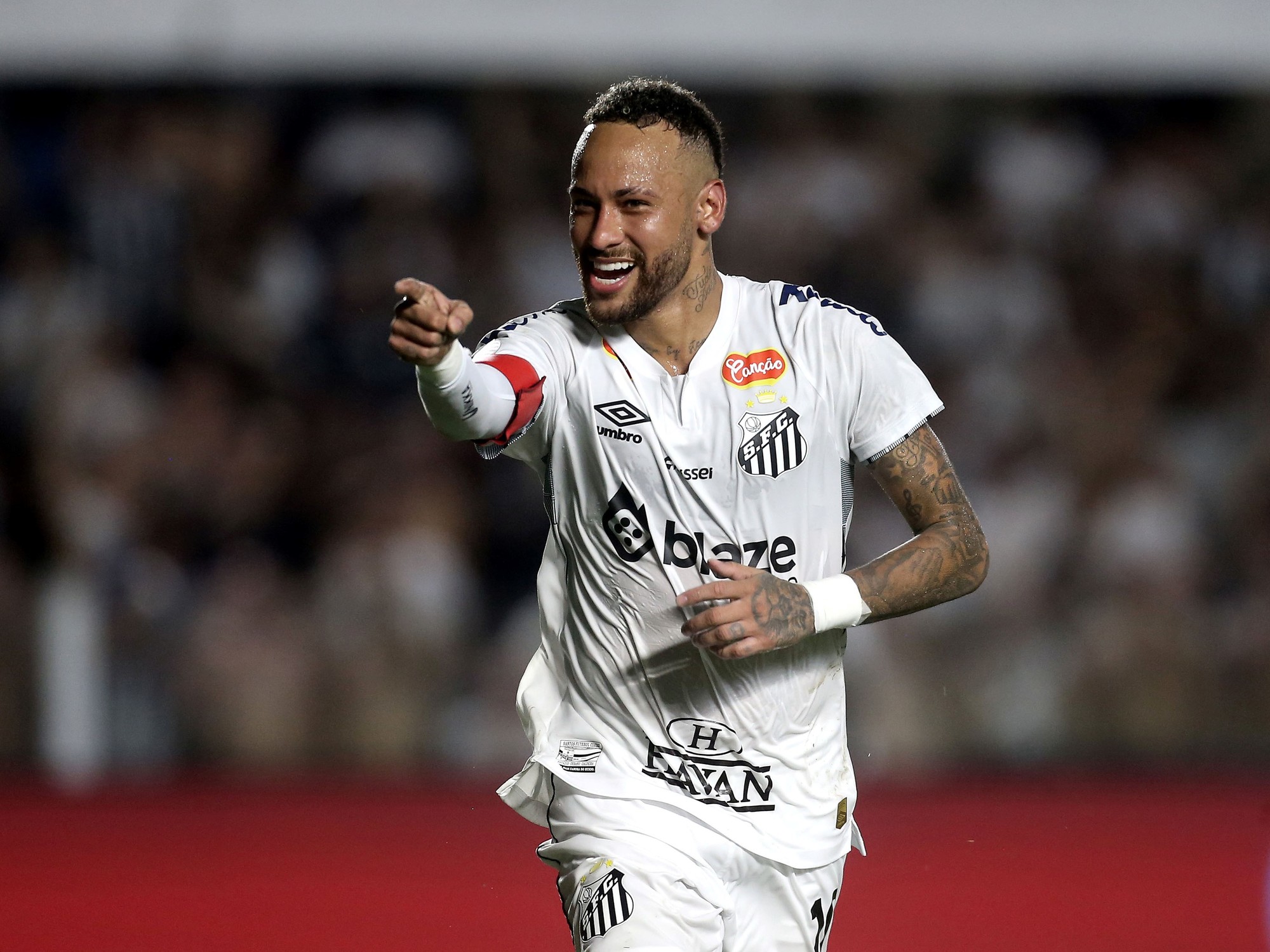 Golazo de tiro libre: hazaña frente a Bragantino.