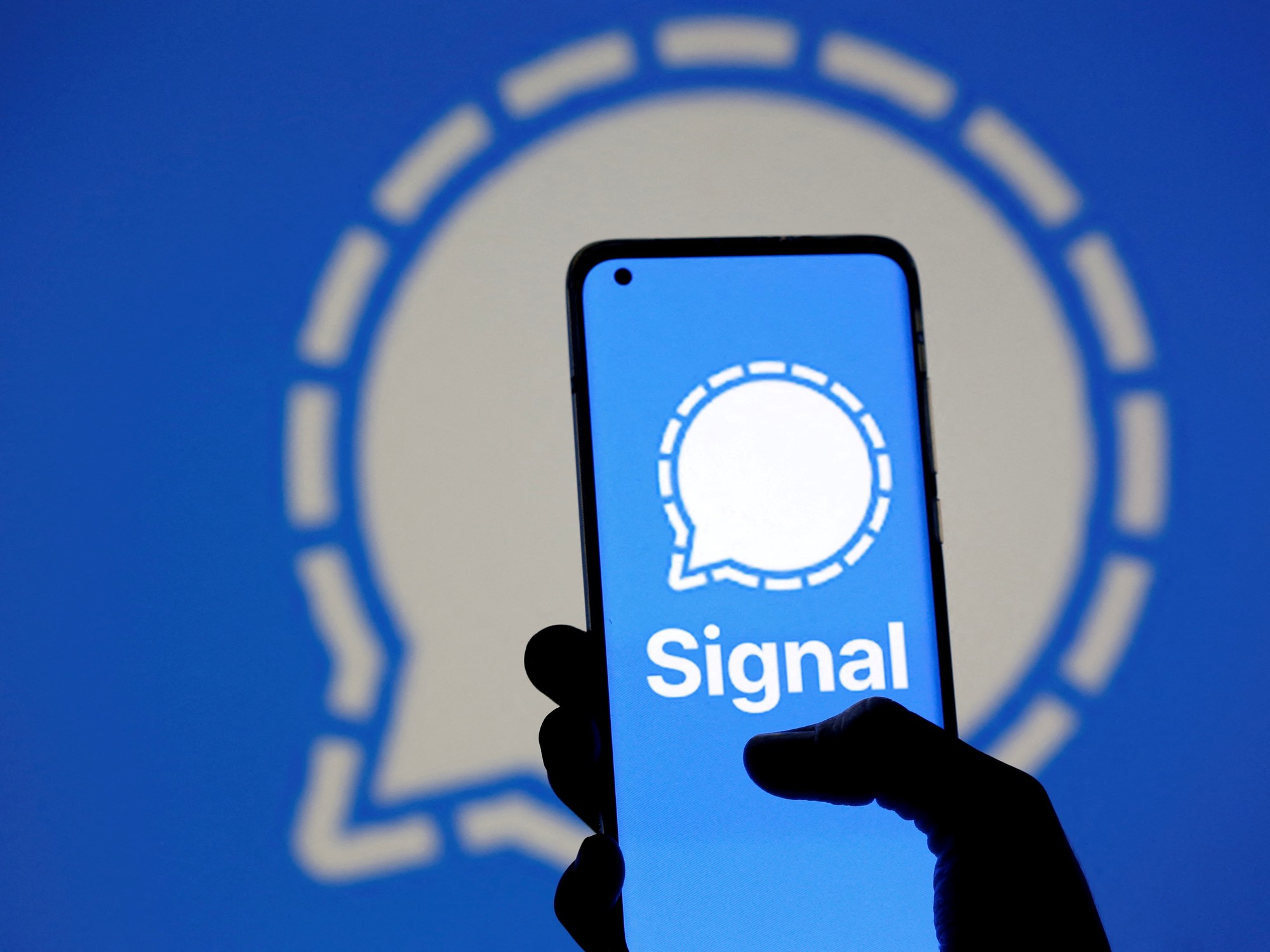 La importancia de la aplicación de mensajería Signal en la seguridad de la información militar.