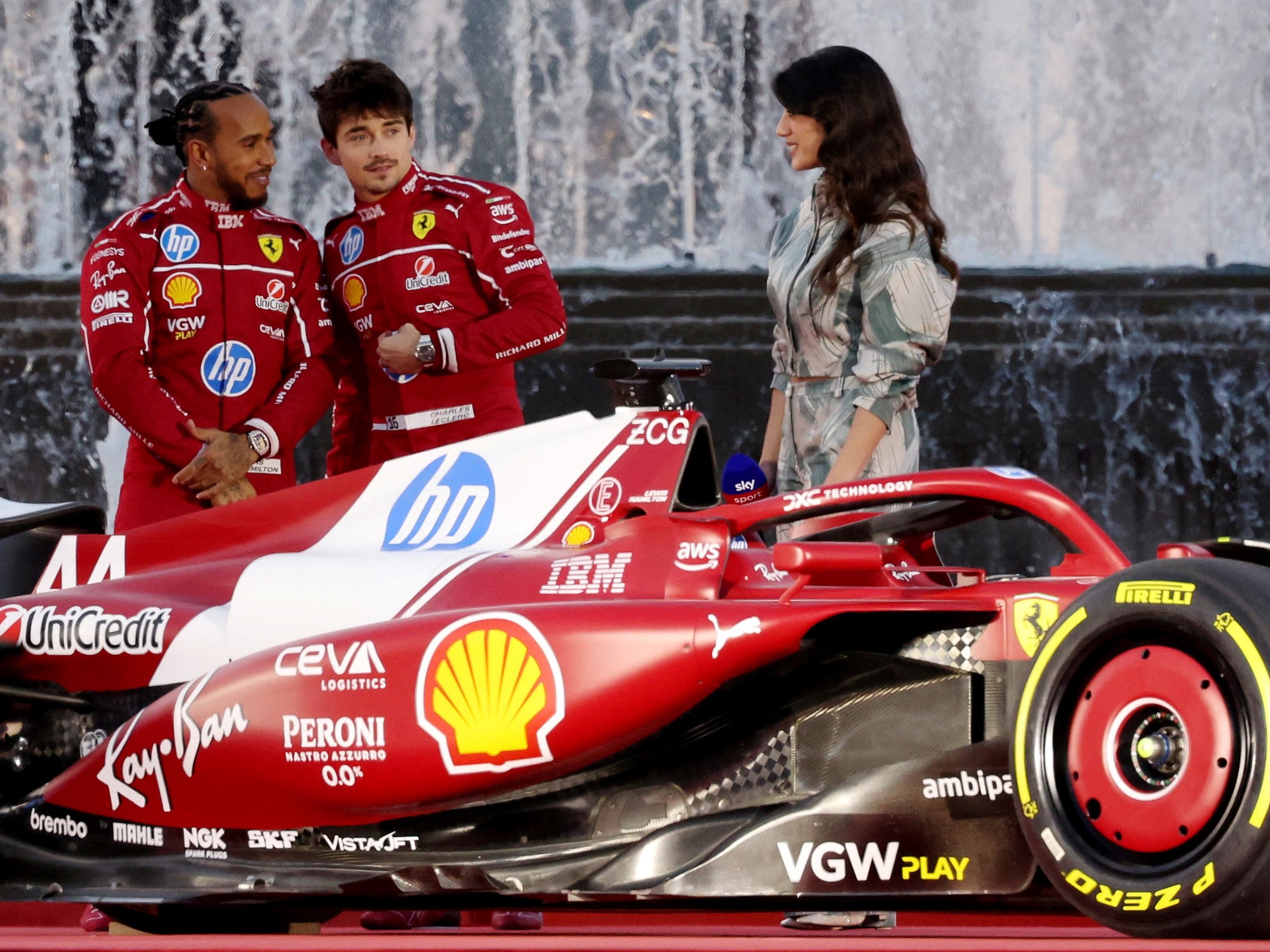 Lewis Hamilton promete luchar por el título de la Fórmula 1 en Milán con Ferrari.