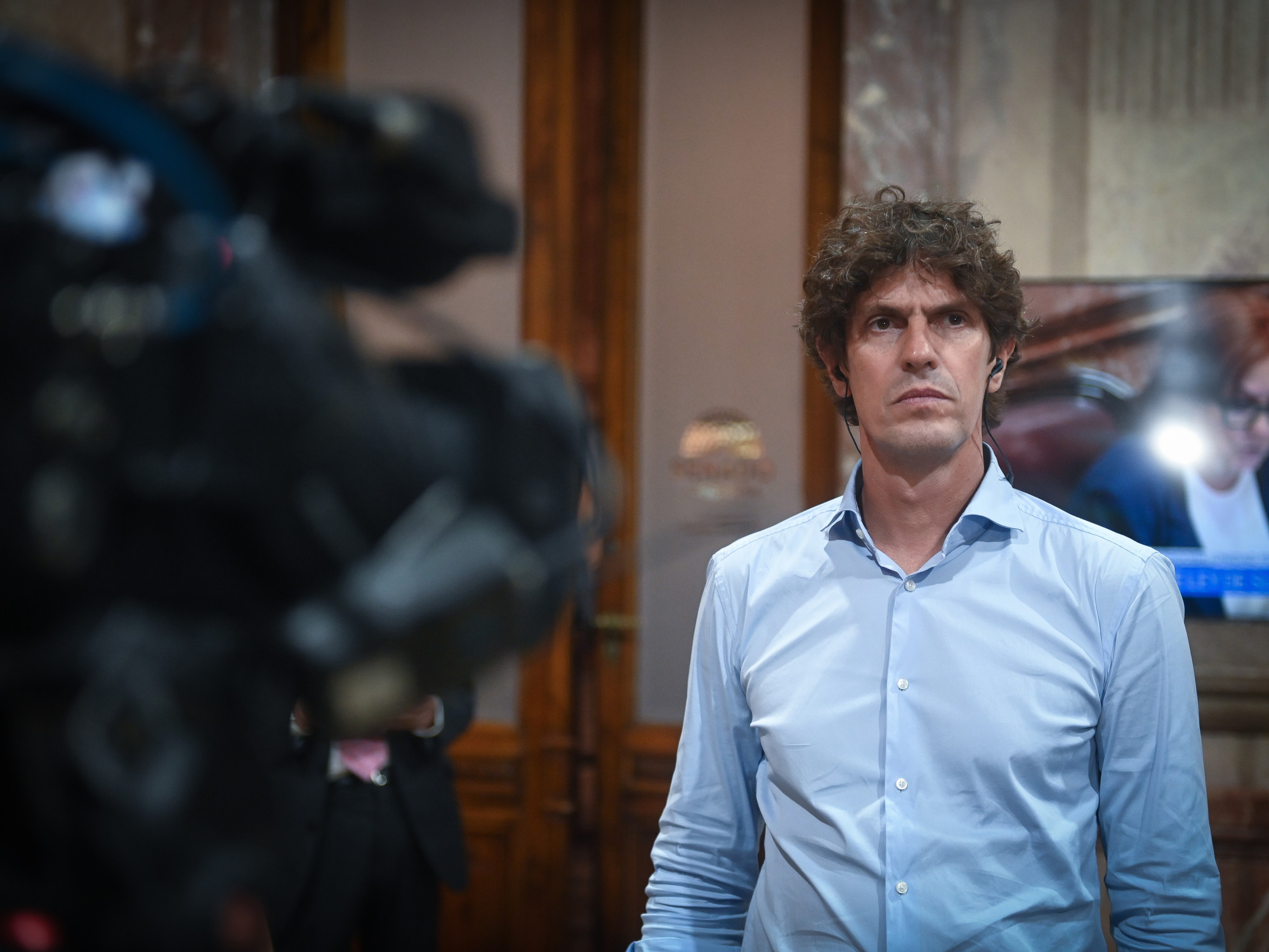 Lousteau consideraría alianza con peronismo ante avance de Milei contra instituciones.