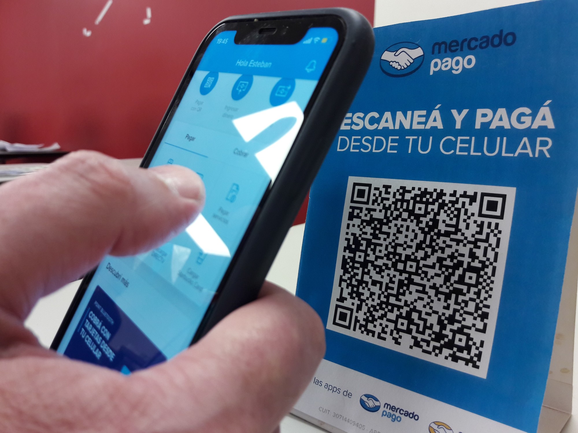 Mercado Pago ofrece pagar una tasa por los dólares depositados en la cuenta.