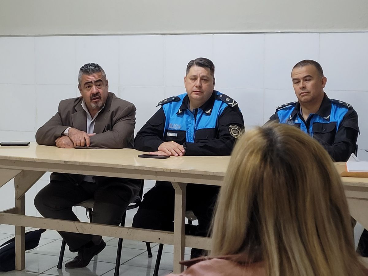 El ministro Iturrioz se reunió con vecinalistas de zona sur para abordar el tema de la seguridad