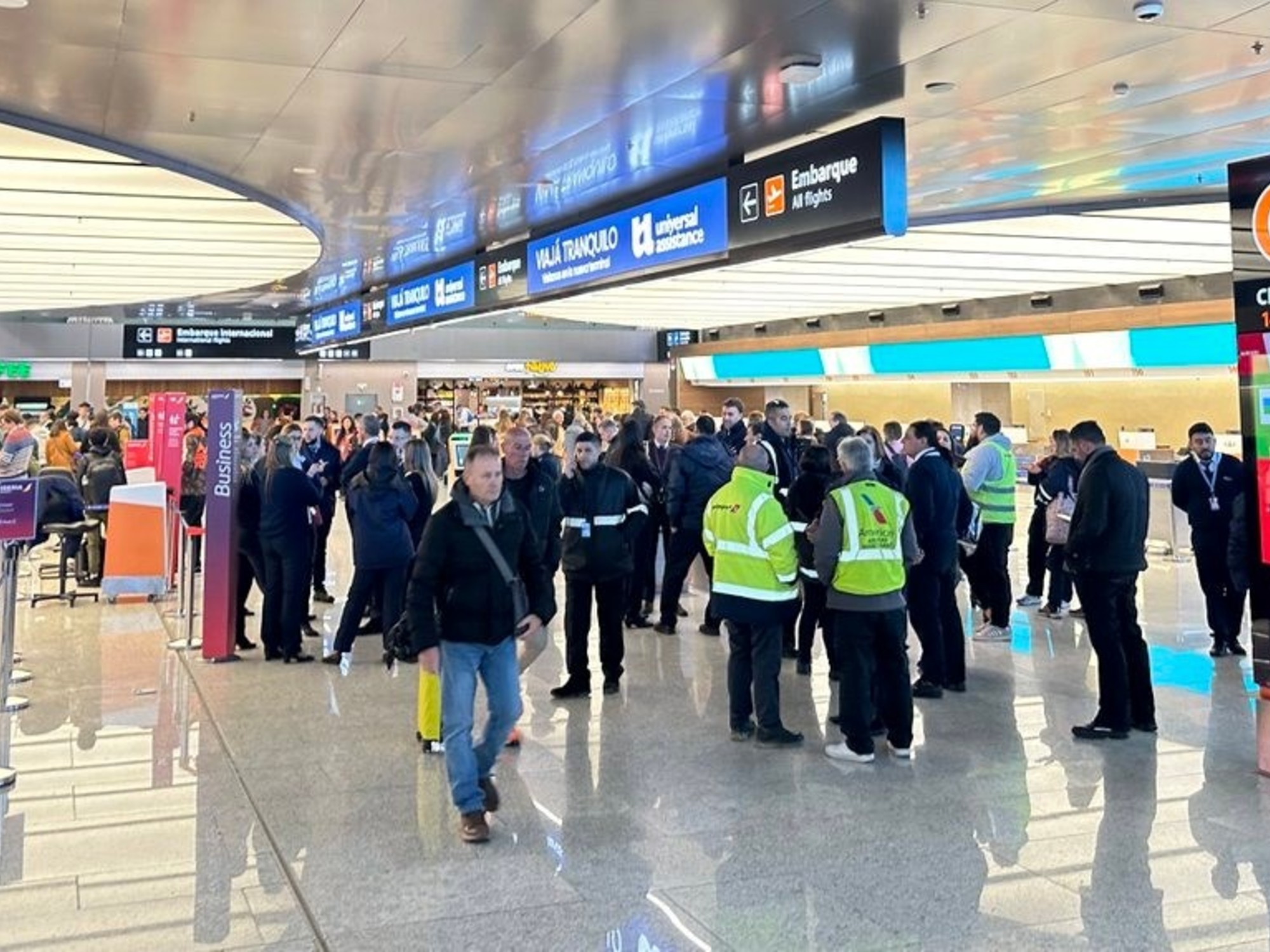 Salida récord de dólares por viajes, turismo y tarjetas en enero iguala niveles de 2018