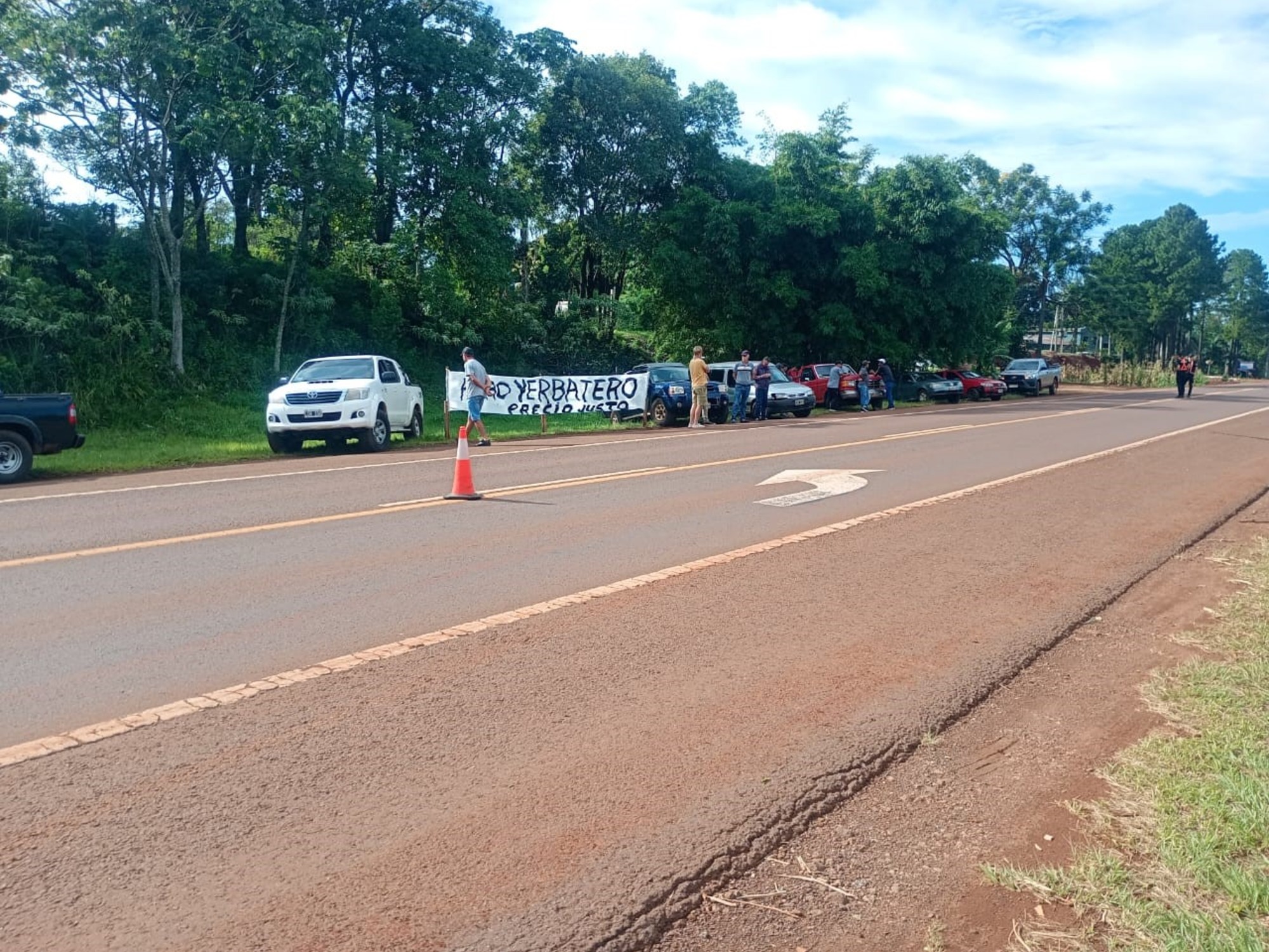 Yerbateros en huelga evalúan estrategias de protesta