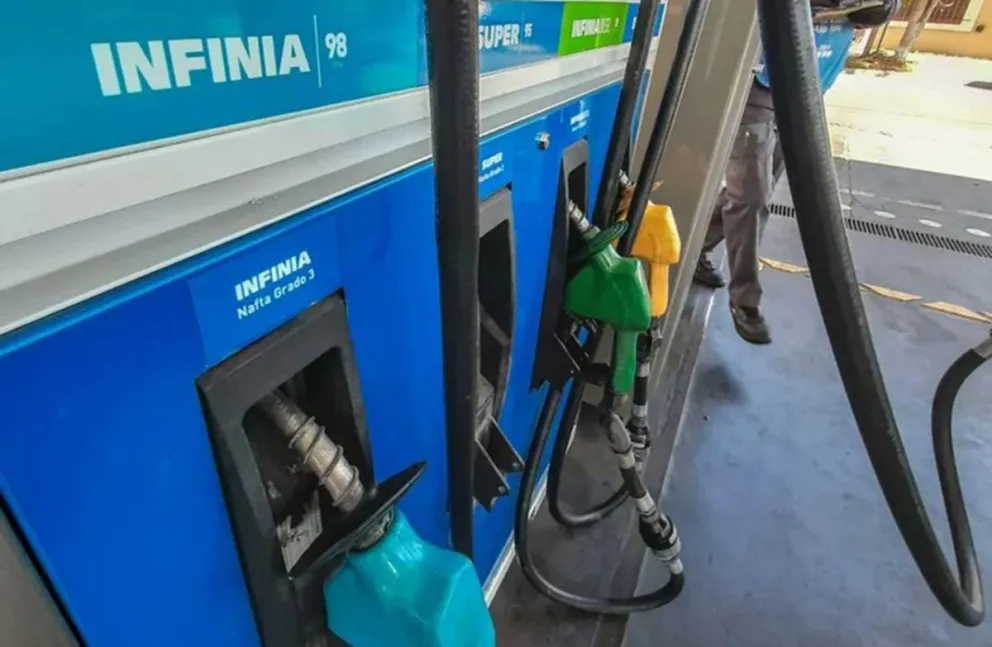 Suben los combustibles un 1% desde este domingo