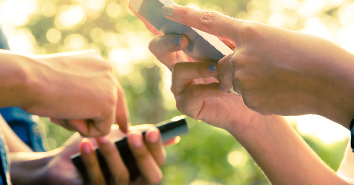 Qué características debe tener un celular de gama media para rendir bien todos los días, según un experto