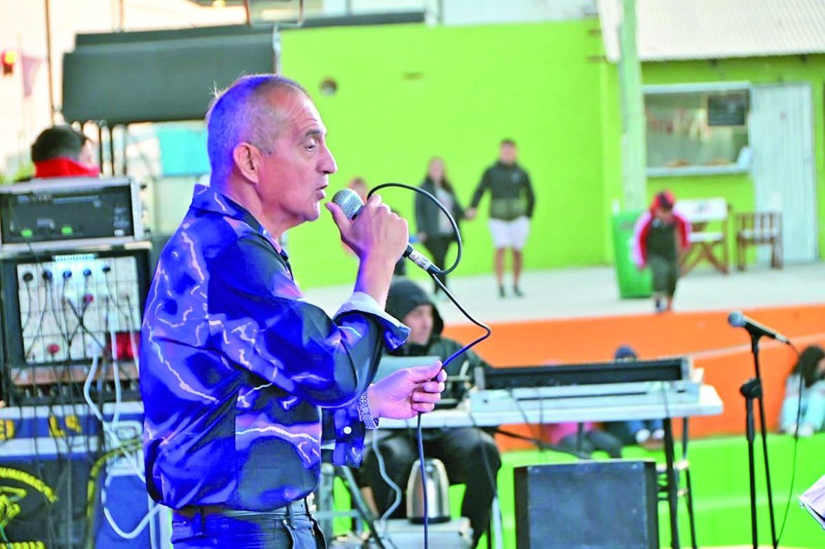 El Anfiteatro de Playa Unión comenzó con las presentaciones de espectáculos artísticos en vivo
