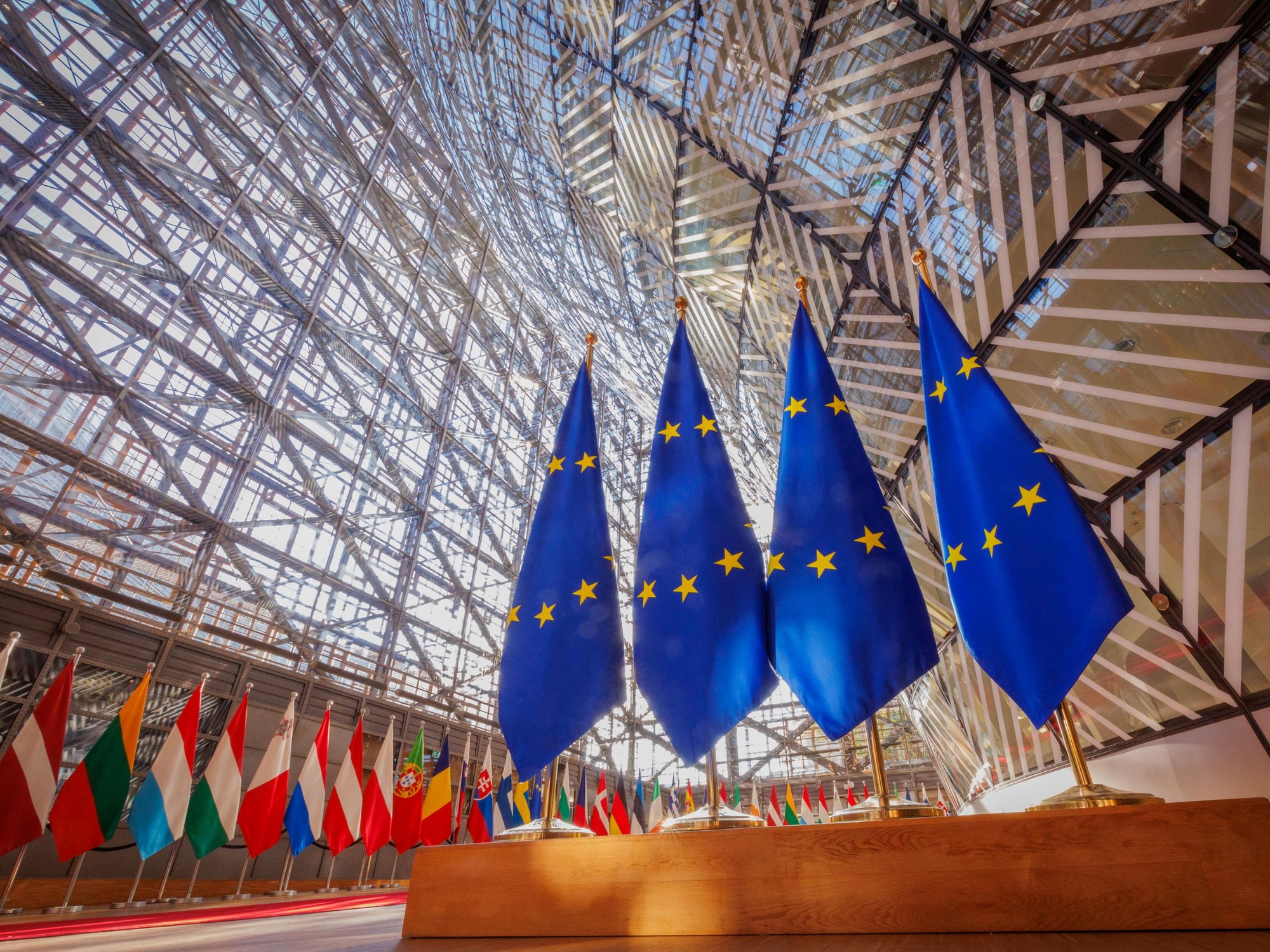 Europa se prepara para defenderse: mirando al Sur ante la presión de Trump y Rusia.