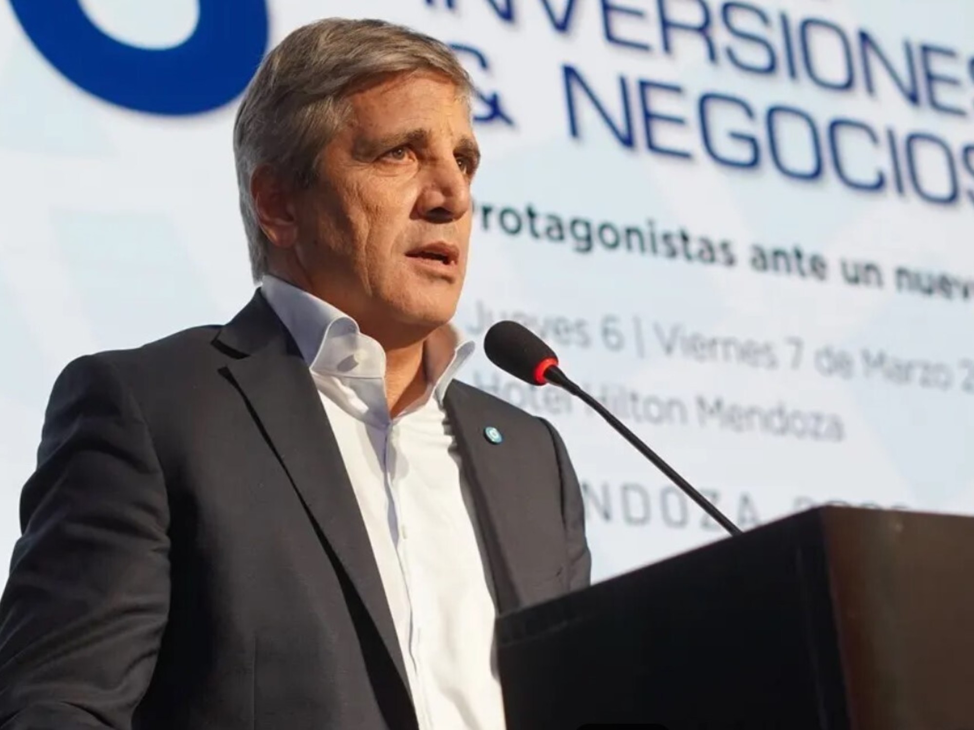 Incertidumbre ante el acuerdo con el Fondo: Dólar futuro sube a pesar de las afirmaciones de Luis Caputo.