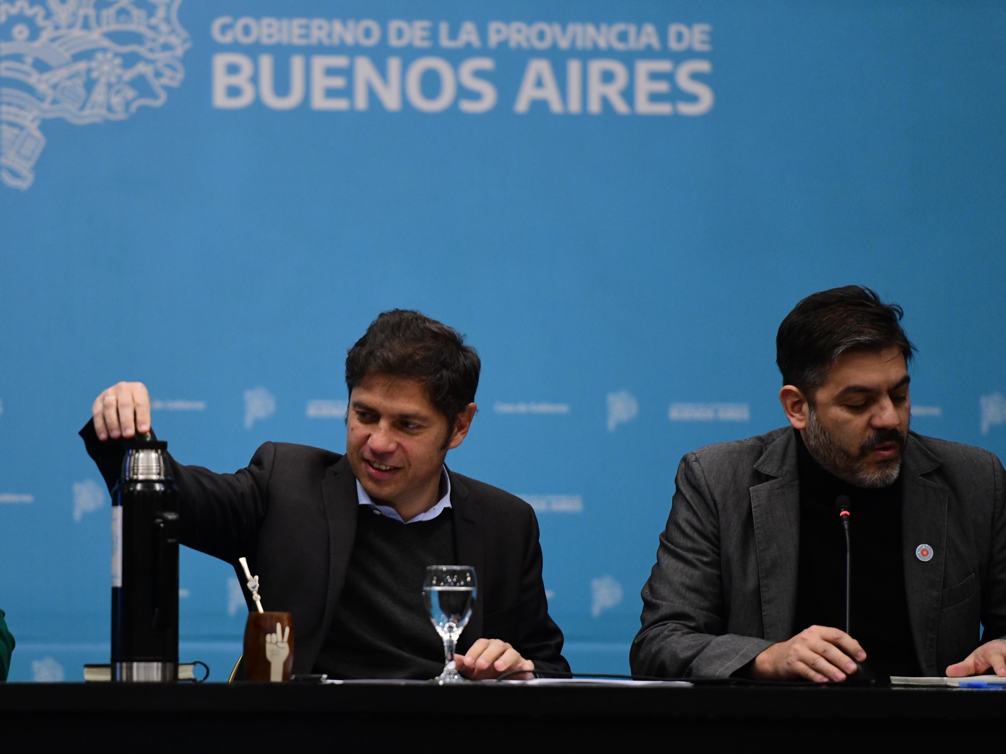 La Provincia defiende a Kicillof ante críticas kirchneristas por lanzamiento de nuevo partido.