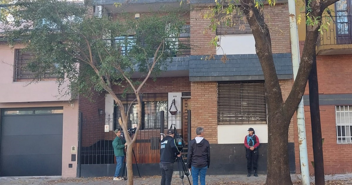 Quién era el jubilado que murió de un infarto durante un robo en su casa en Parque Chacabuco y las sospechas sobre la cuidadora