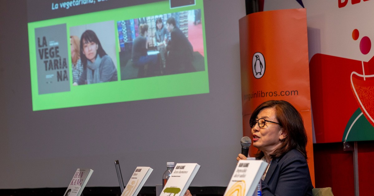 A la distancia, la ganadora del Premio Nobel de Literatura Han Kang participó de la Feria