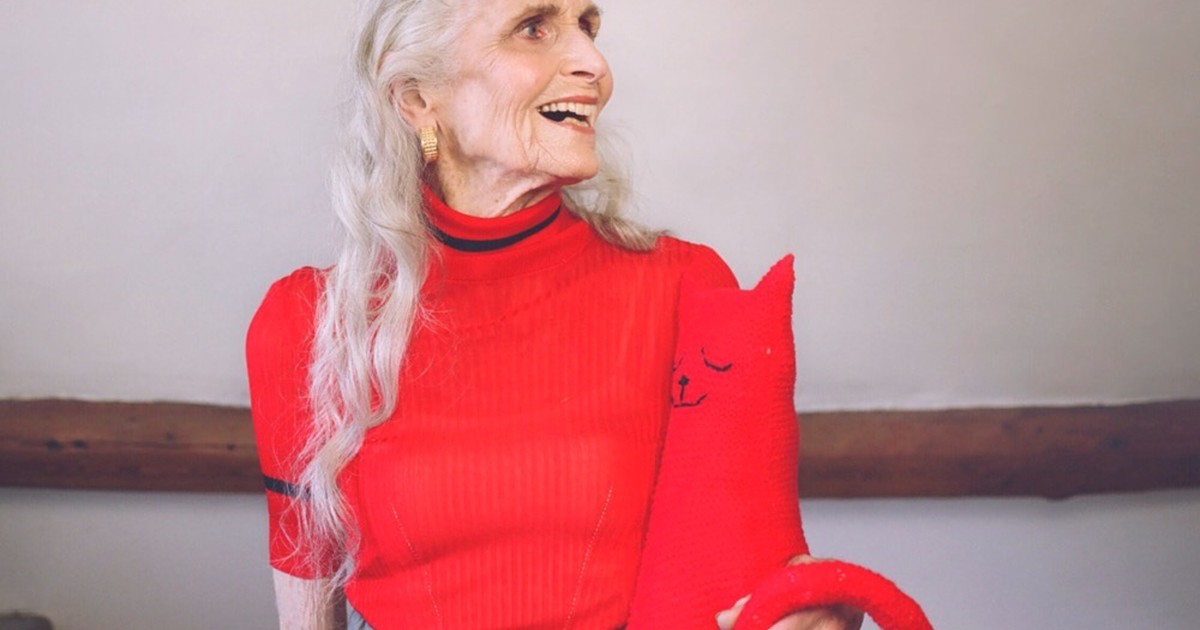 casi no usa maquillaje y se ríe de su edad