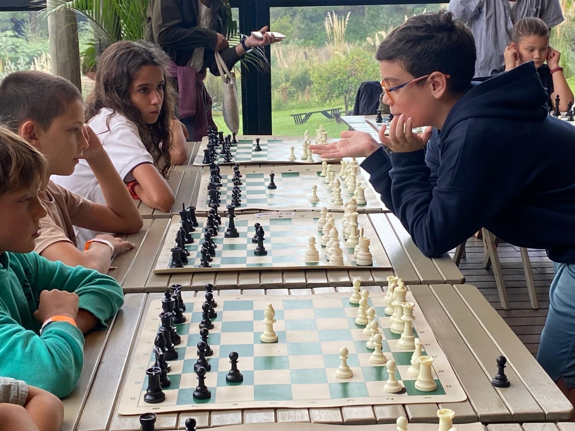 Norma de Gran Maestro de Ajedrez: Simultáneas con Pibes y un Magistral

Título nuevo: Desafío de maestría en ajedrez: Simultáneas con jóvenes talentosos.