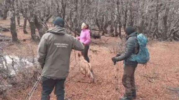 Buscan a dos excursionistas en El Bolsón: cerraron el acceso hacia Lago Escondido por el operativo