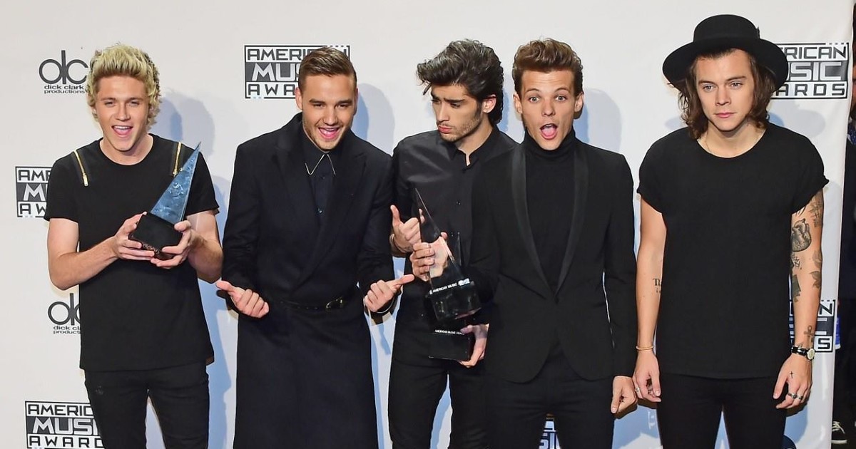su hit "Night changes" llegó a mil millones en YouTube