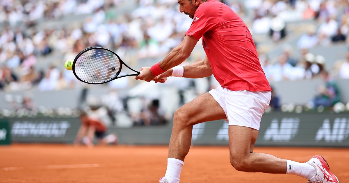 Novak Djokovic enfrenta a Alexander Zverev en busca de la semifinal donde espera Sinner