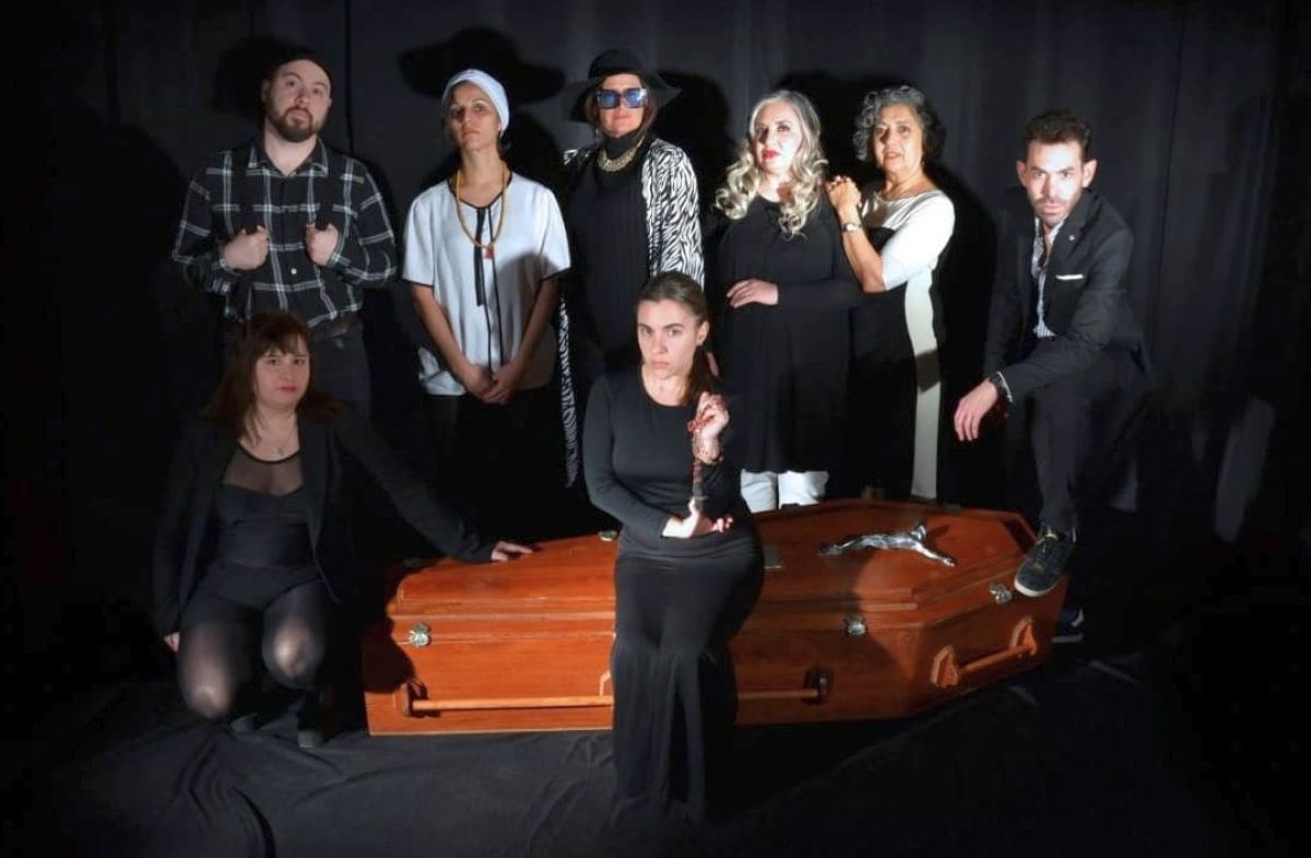 “Funeral”, de Ma’ Que Teatro, llega al histórico Teatro Español de Comodoro Rivadavia