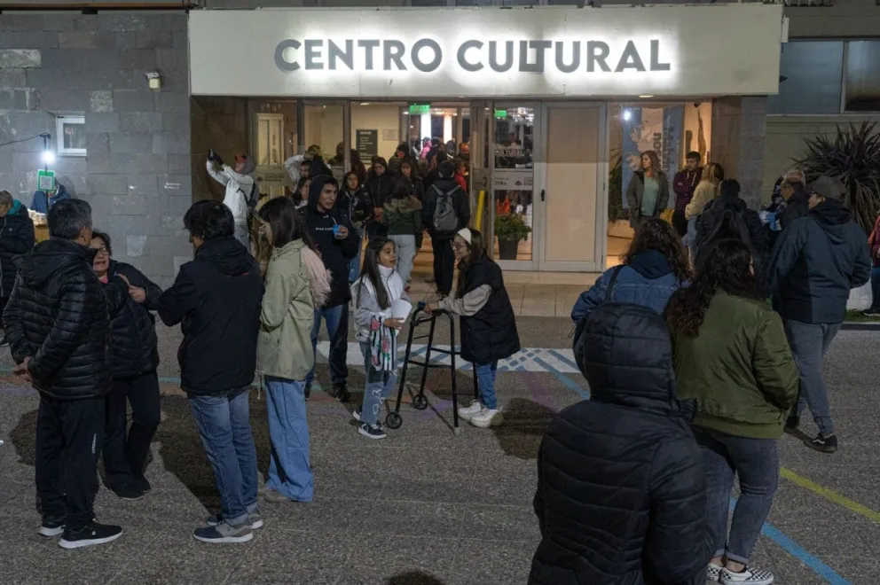 El Ciclo de Teatro local presenta “Hamlet: El elenco contra el espíritu” en el Centro Cultural