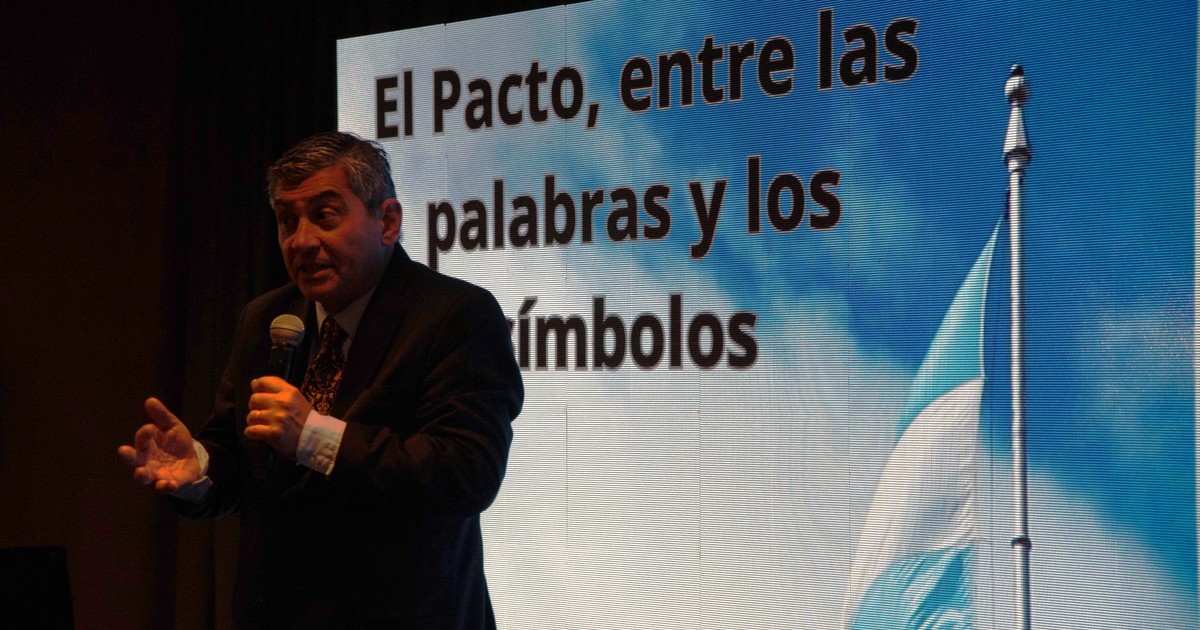 Un homenaje conjunto a Tomás Eloy Martínez y Manuel Belgrano en la casa porteña de Tucumán