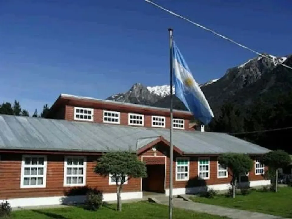 Grave intoxicación por monóxido en escuela de Epuyén: más de 20 chicos afectados