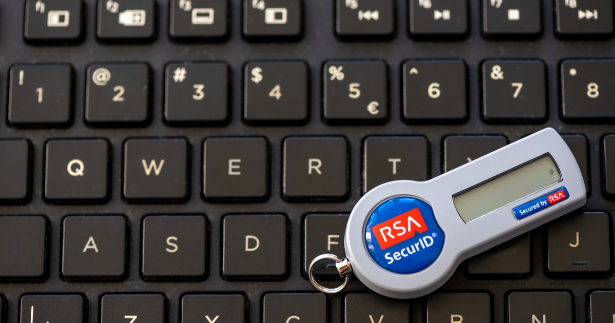 Riesgos y oportunidades en la era poscuántica de la ciberseguridad.