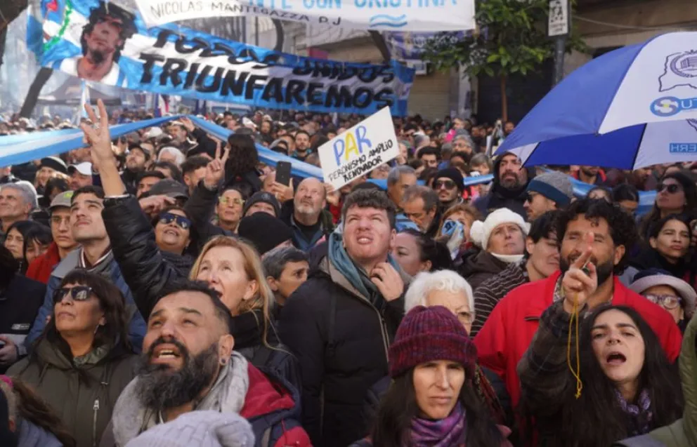 Cristina Kirchner a la militancia: “Vamos a volver con más fuerza y unidad... desde la trinchera”