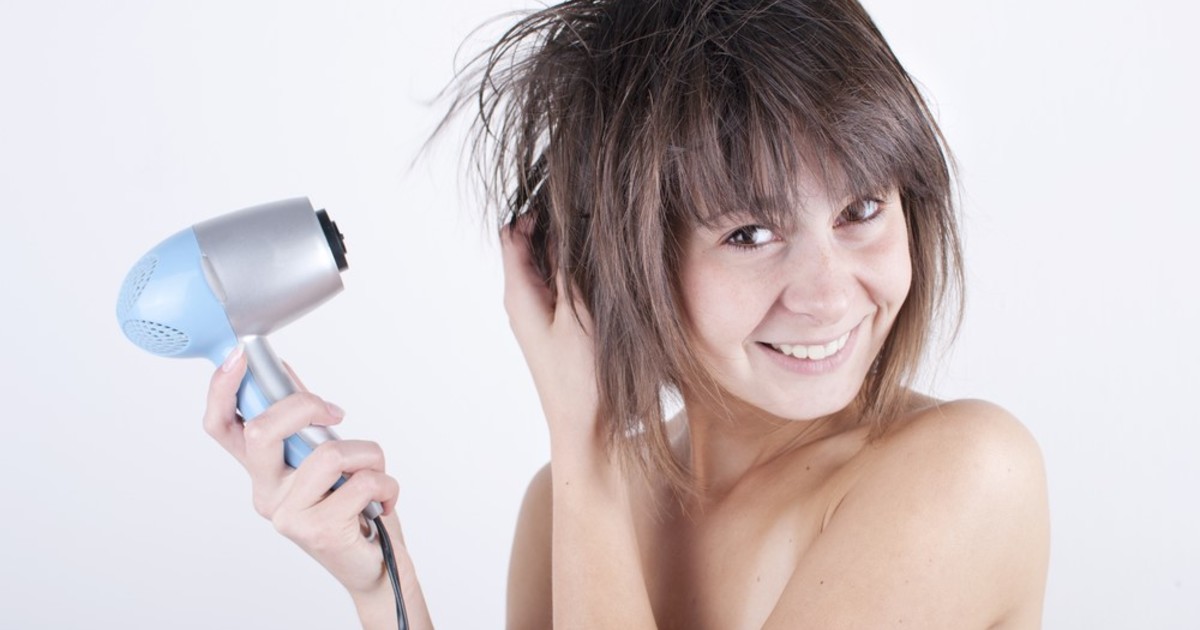 Para qué sirve realmente el aire frío del secador de pelo y cómo aprovecharlo