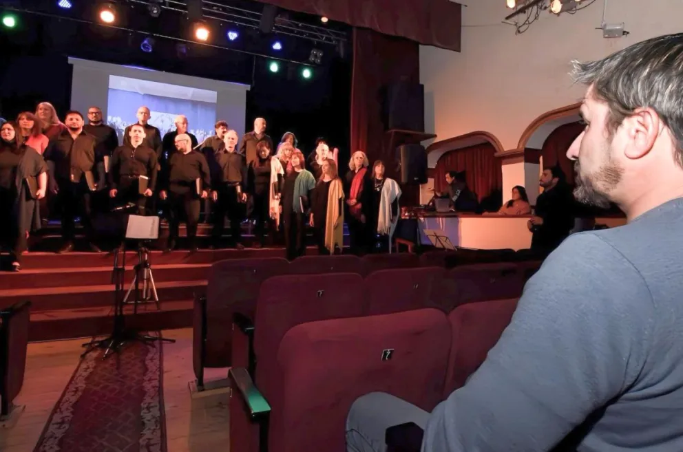 “El Coro Municipal proyecta nuestra identidad”, dijo Merino en el 57° aniversario de la formación