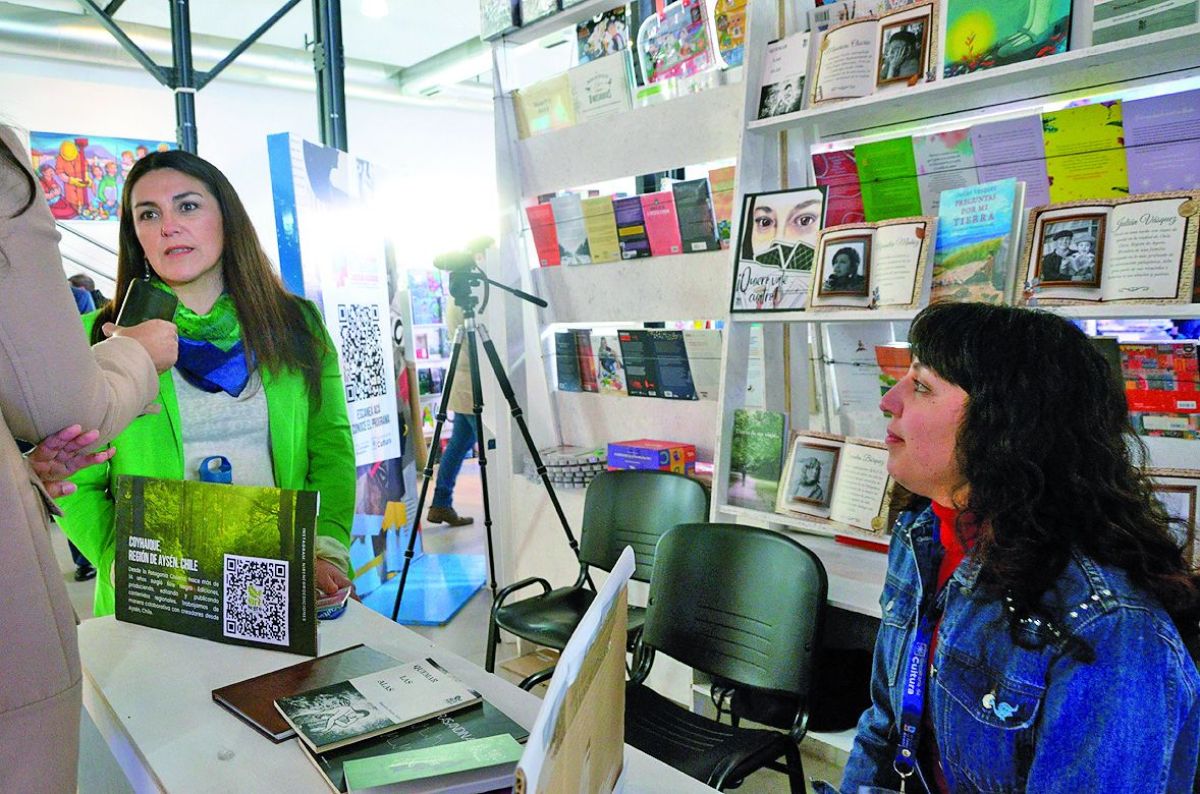 Cruzando fronteras: La Editorial Ñire Negro de Chile, presente en la Feria del Libro de Comodoro