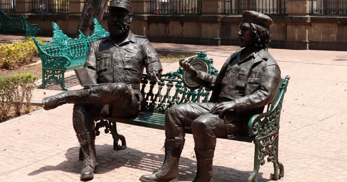 El retiro de las estatuas de Fidel Castro y del Che Guevara provoca indignación en Ciudad de México