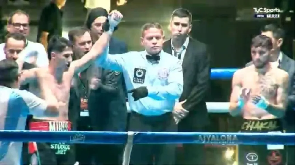 Cuello se consagra campeón mundial pluma al noquear a Ríos en Libia.