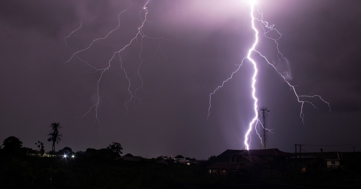El electrodoméstico que puede causar graves daños y todos dejan enchufado durante las lluvias