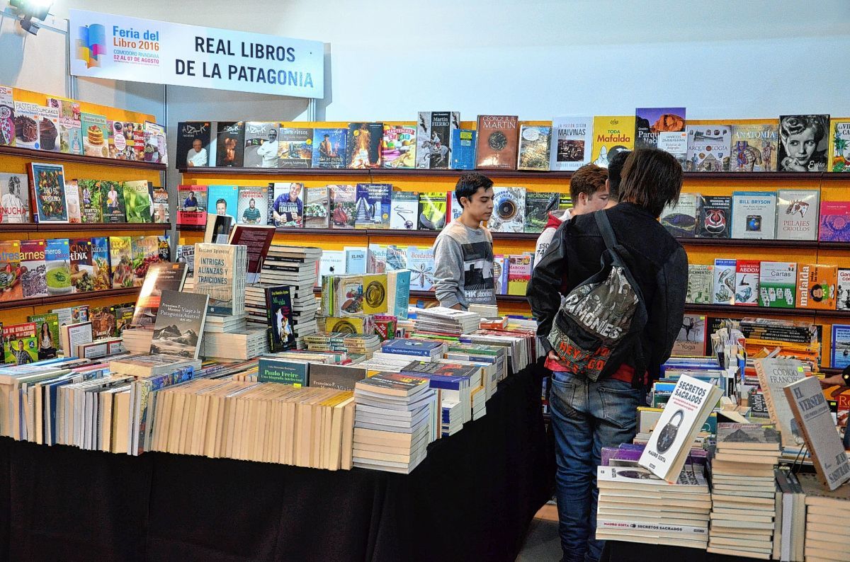 Inicio de la Feria del Libro en Comodoro Rivadavia 2024.