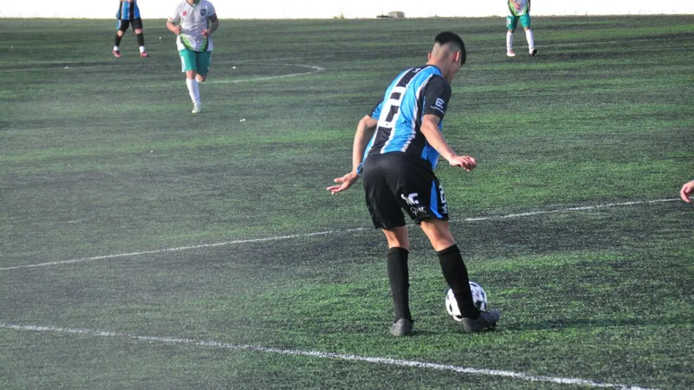 Saavedra ganó un partido con varios expulsados