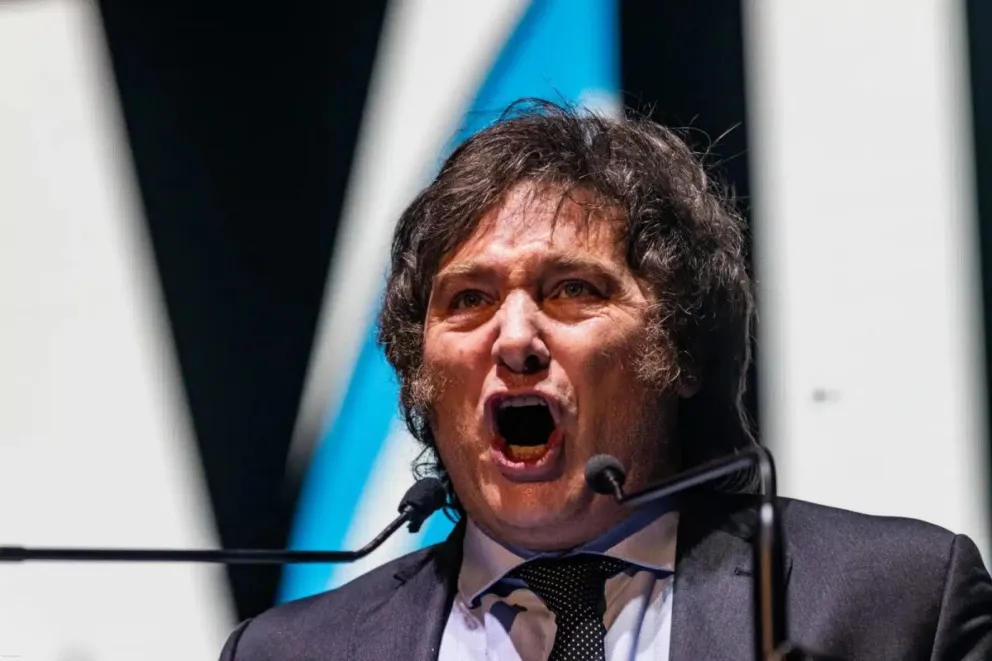 La imagen positiva de Milei cayó 4 puntos en un mes
