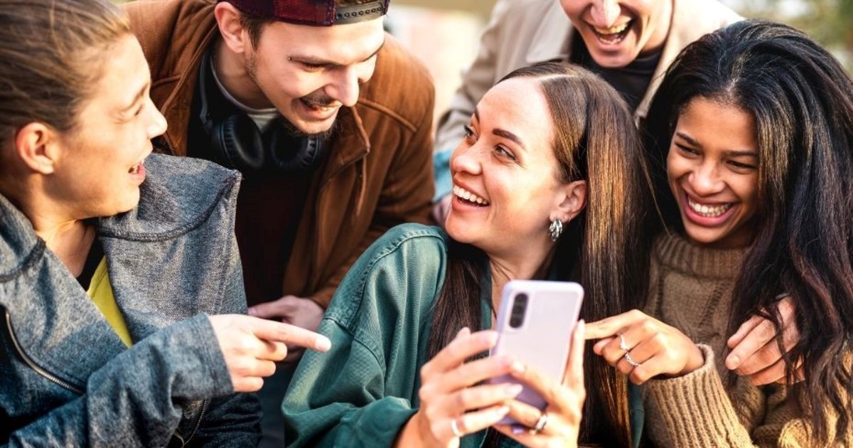 Cómo hacer una encuesta en WhatsApp en 2025 en 4 pasos sencillos