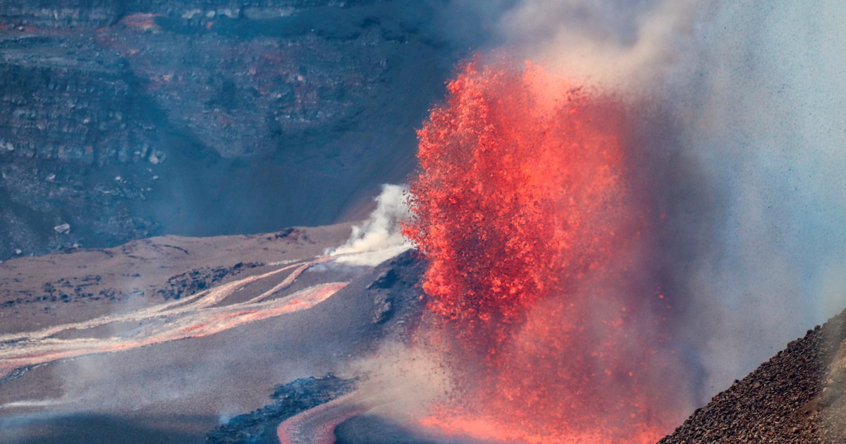 el volcán Kilauea entró en erupción y expulsó lava hasta 150 metros