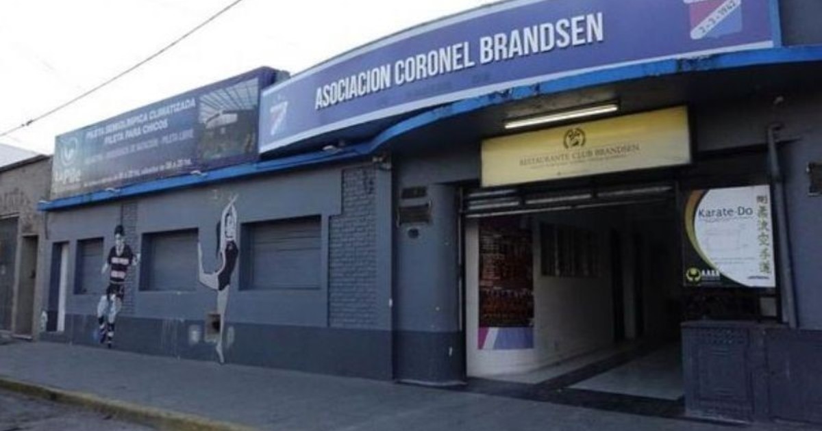 una jugadora de hockey sobre césped de 43 años murió en medio de un partido