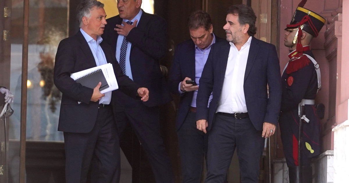 acusaciones cruzadas y denuncia de "operaciones" a 9 días de las elecciones