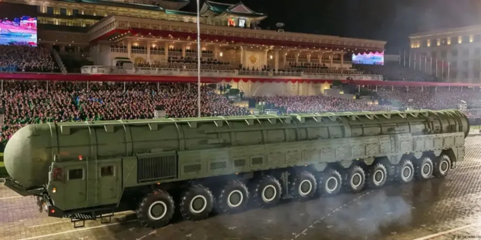 Corea del Norte exhibe misil intercontinental Hwasong-20 ante Rusia y China