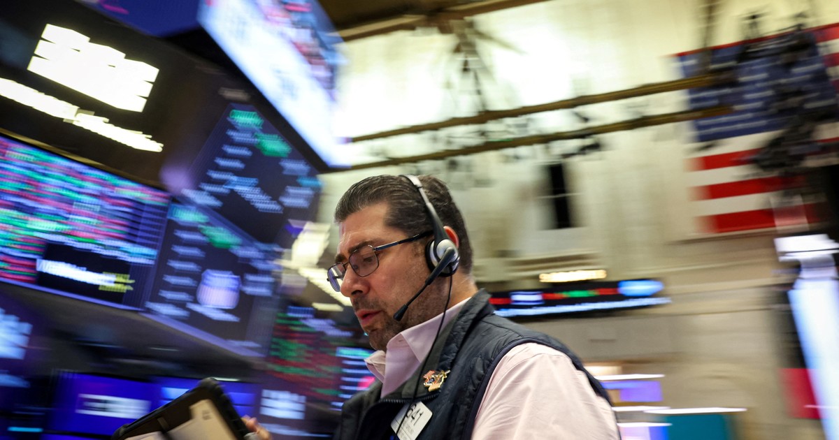 caen los bonos y el dólar se acerca a los $ 1.500