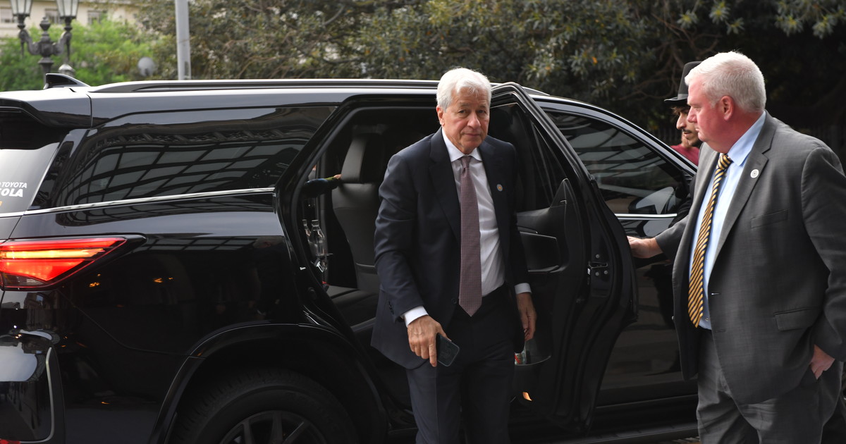 Expectativa por el encuentro del número uno de Wall Street con Milei y Caputo, en busca de ayuda financiera