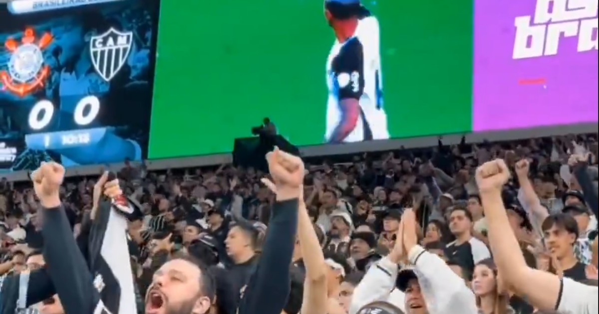 Video: hinchas de Corinthians festejaron la Libertadores femenina mientras jugaba el masculino :: Olé