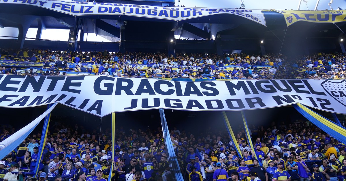 El conmovedor homenaje de Boca a Russo: banderas, camiseta especial, cantito y más :: Olé