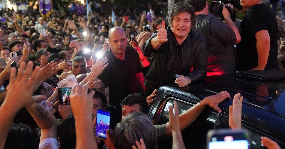 En medio de los cambios de Gabinete, Javier Milei llegó a una Rosario blindada para cerrar la campaña del oficialismo